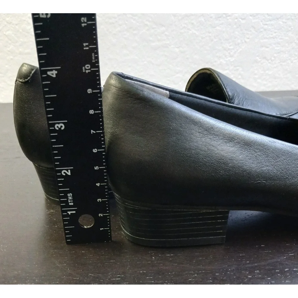 Trotters Black Leather Almond Toe Low Block Heel Slip On Loafers Shoe Womens 7.5